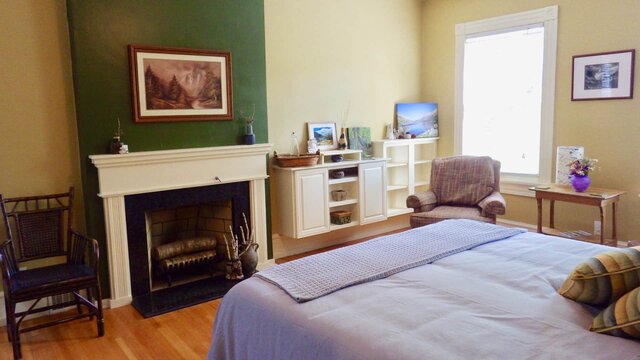 Image 4 for Sierra Room