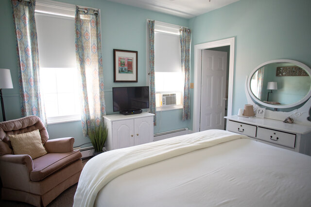 Image 2 for 34) Classic Queen