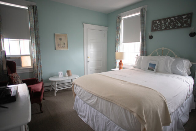 Image 1 for 11) Classic Queen