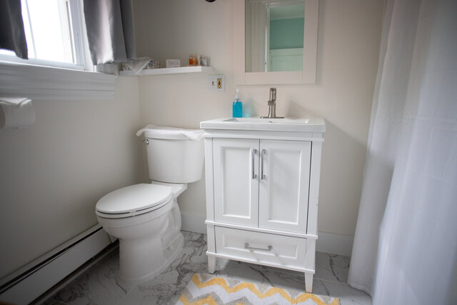 Image 4 for 07) Classic Queen