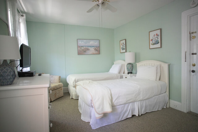 Image 1 for 24) Cozy Twin