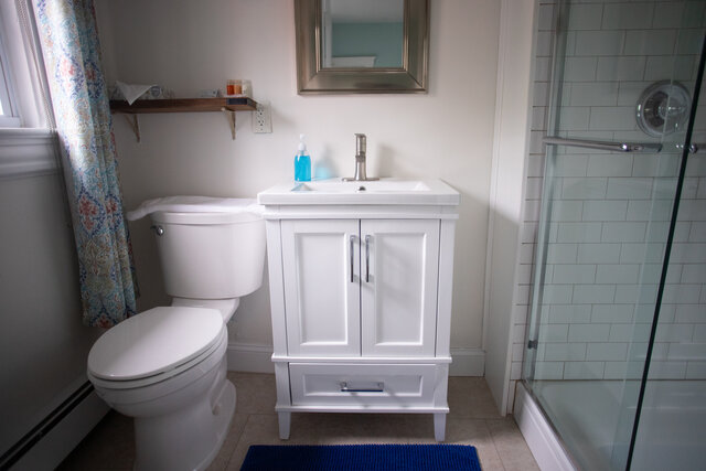 Image 3 for 11) Classic Queen