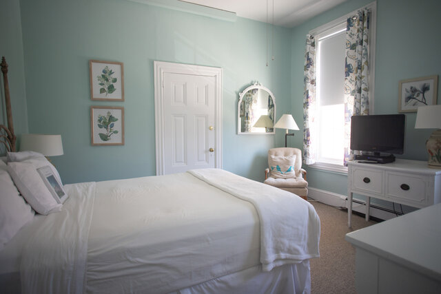 Image 1 for 21) Classic Queen