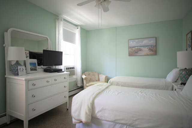 Image 2 for 24) Cozy Twin