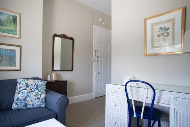 Image 4 for 18) King Suite