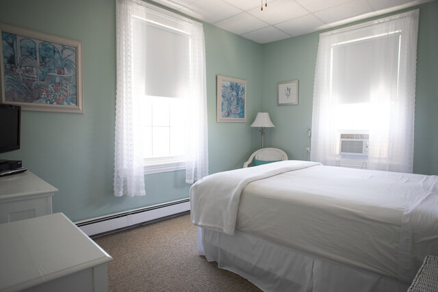 Image 2 for 29) Classic Queen