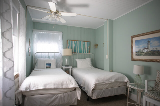 Image 1 for 23) Cozy Twin