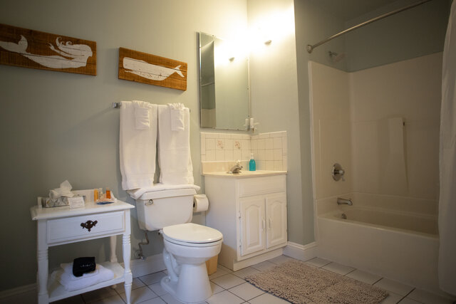 Image 2 for 20) Premium King