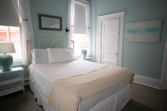 Image 1 for 07) Classic Queen