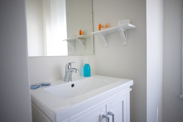 Image 4 for 17) Classic Queen