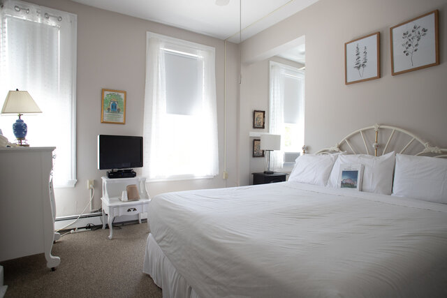 Image 2 for 15) Premium King