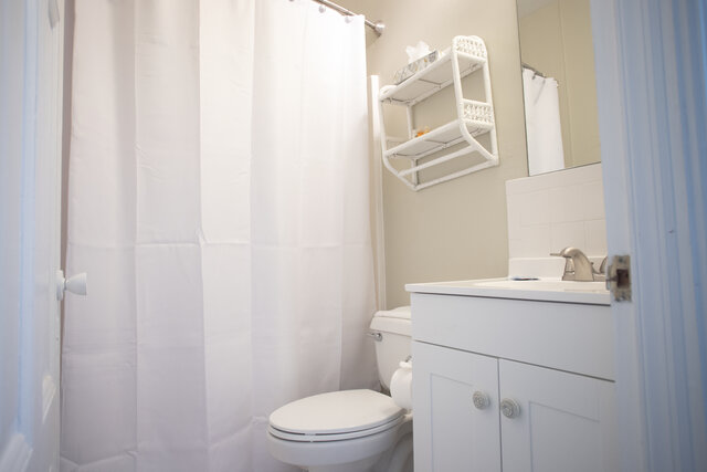 Image 6 for 18) King Suite