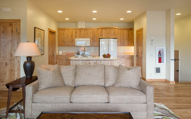 Image 2 for North Building Sawtooth City Suite