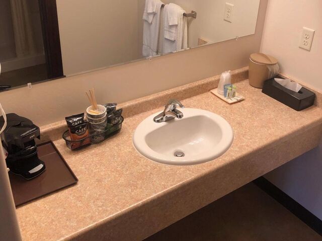 Image 2 for Two Bed Queen Standard Rooms