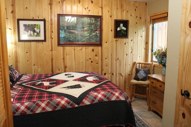 Image 9 for The Camas Room