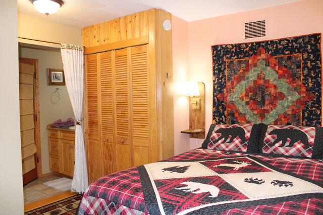 Image 4 for The Camas Room