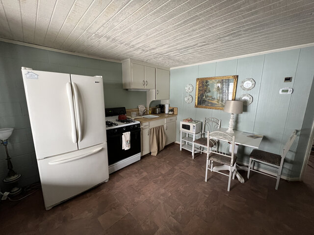 Image 2 for Suite #2