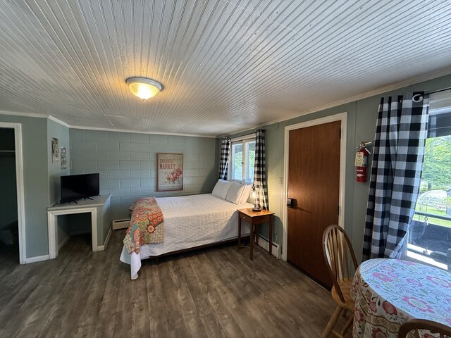 Image 2 for Suite #6