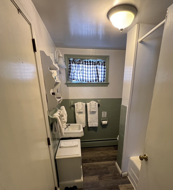 Image 4 for Suite #2