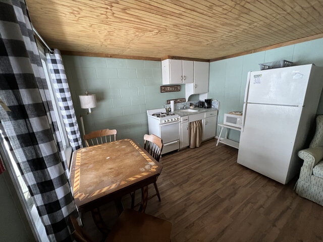 Image 3 for Suite #4