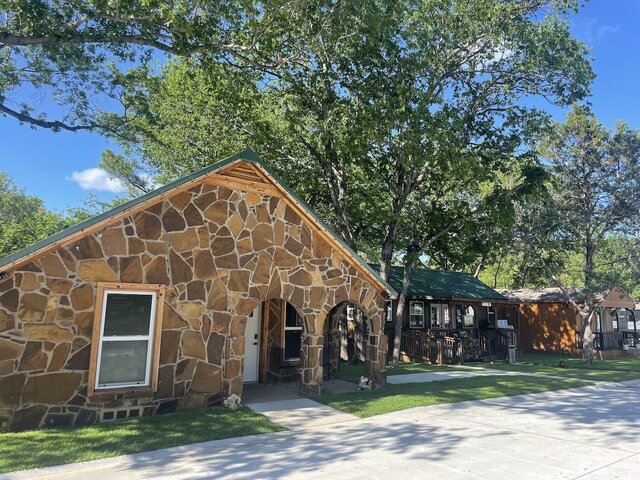 Image 10 for RV907) Back Area Daily or Weekly