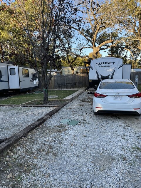 Image 1 for RV906) Back Area Daily or Weekly