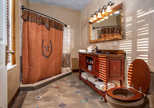 Image 4 for Western Wing Upstairs