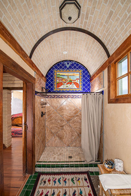 Image 4 for Mr. Perry's Suite