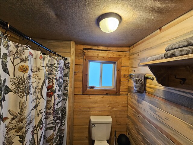 Image 5 for Alaskan Cabin