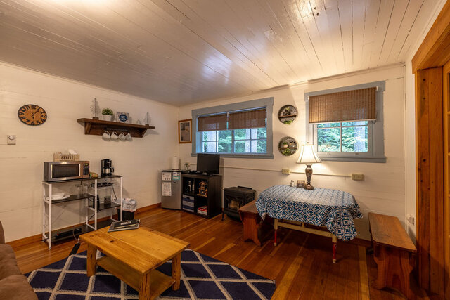 Image 5 for Frenchies Suite