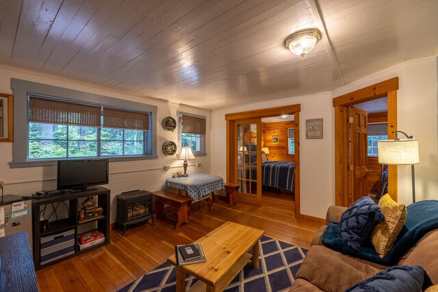 Image 3 for Frenchies Suite