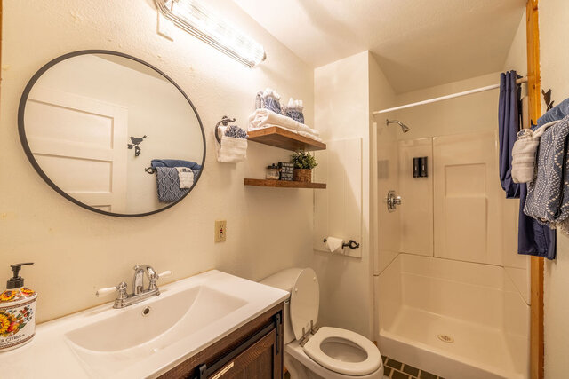 Image 12 for Frenchies Suite