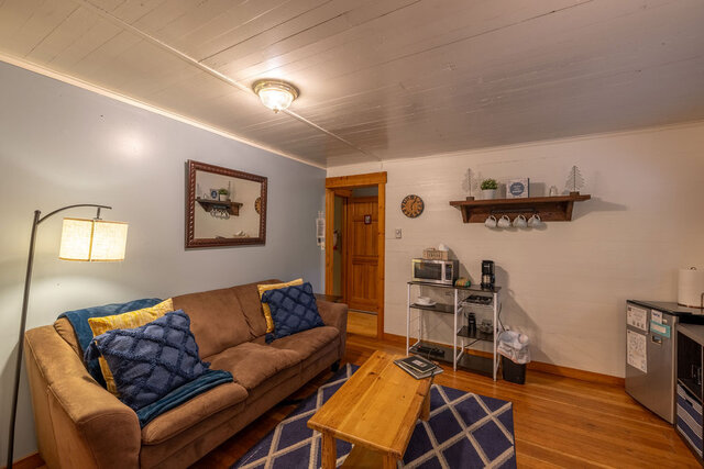 Image 4 for Frenchies Suite