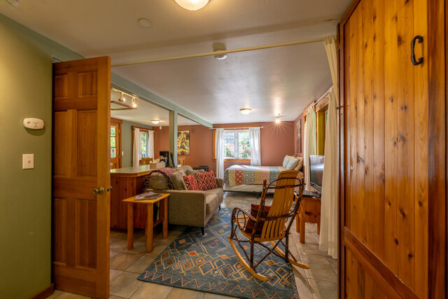 Image 4 for Art Studio Cabin