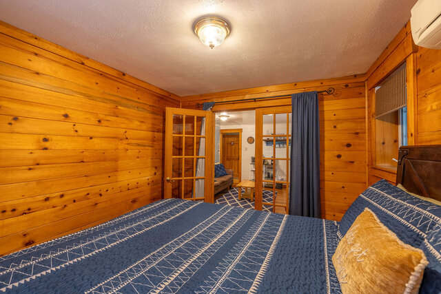 Image 7 for Frenchies Suite