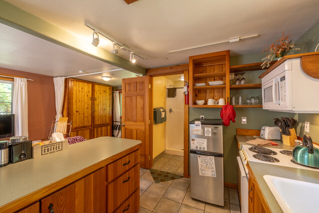 Image 6 for Art Studio Cabin