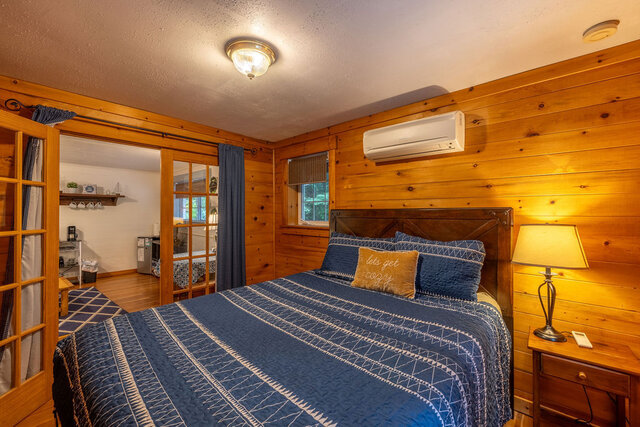 Image 8 for Frenchies Suite