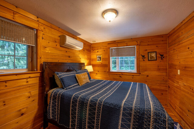 Image 11 for Frenchies Suite