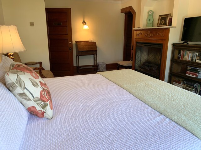 Image 2 for Fogg Hill Room