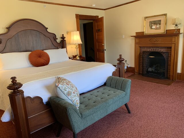 Image 2 for Red Hill Room