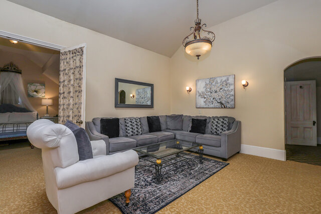 Image 2 for Hilltop Pent House