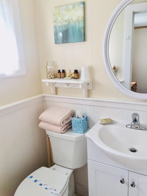 Image 4 for Standard 2 queens