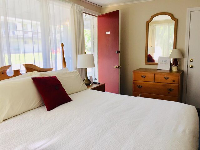 Image 3 for Deluxe King