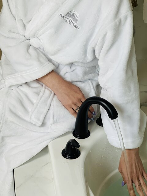 Image 1 for Robe: Signature Inn of Chagrin Robe