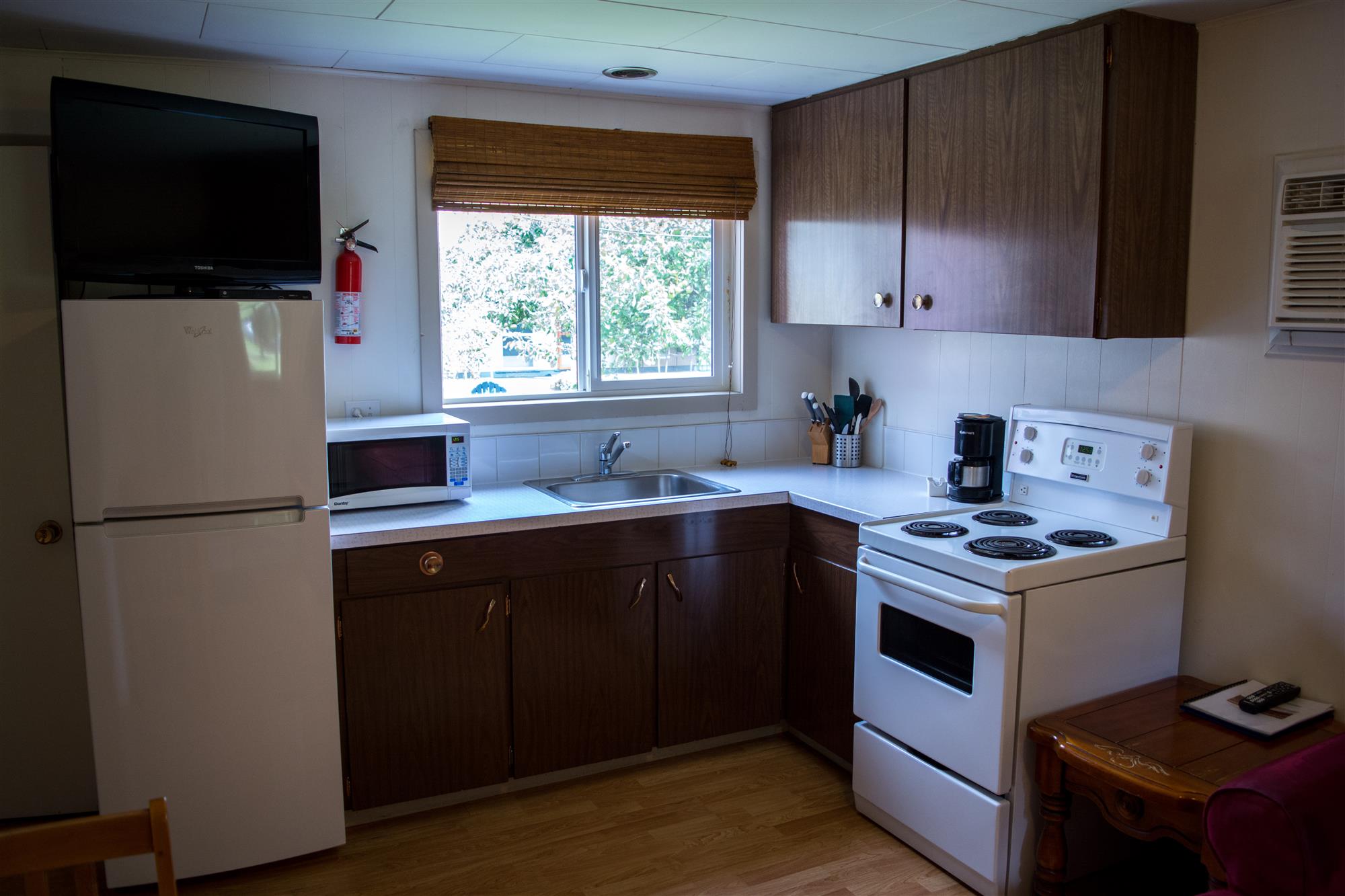 Kaslo Motel Cozy Cabin Rentals Kaslo, British Columbia Cabin 6