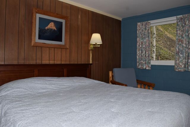 Image 1 for Mountain View (King Bed)