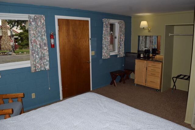 Image 2 for Mountain View (King Bed)