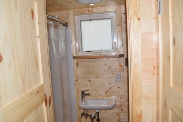 Image 4 for Riverside Kitchen Cabin (Queen Bed)