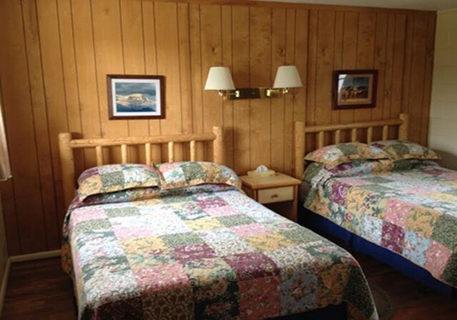 Image 1 for Riverside Cabin (2 Full Beds)