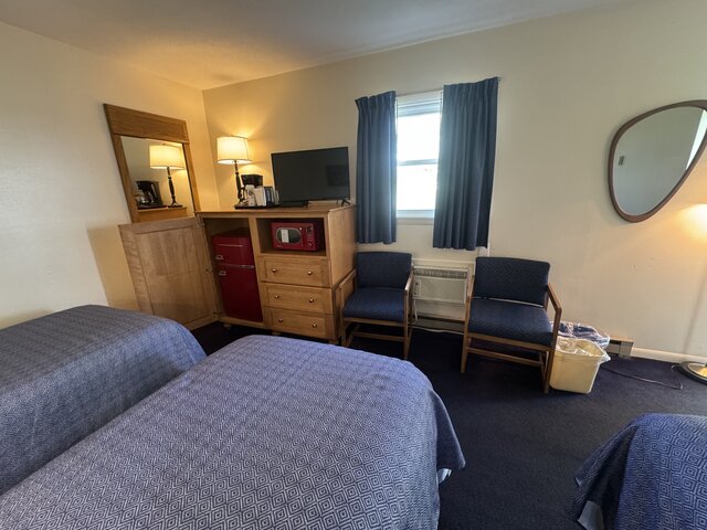 Image 2 for 3 Twin  Beds boat parking near room